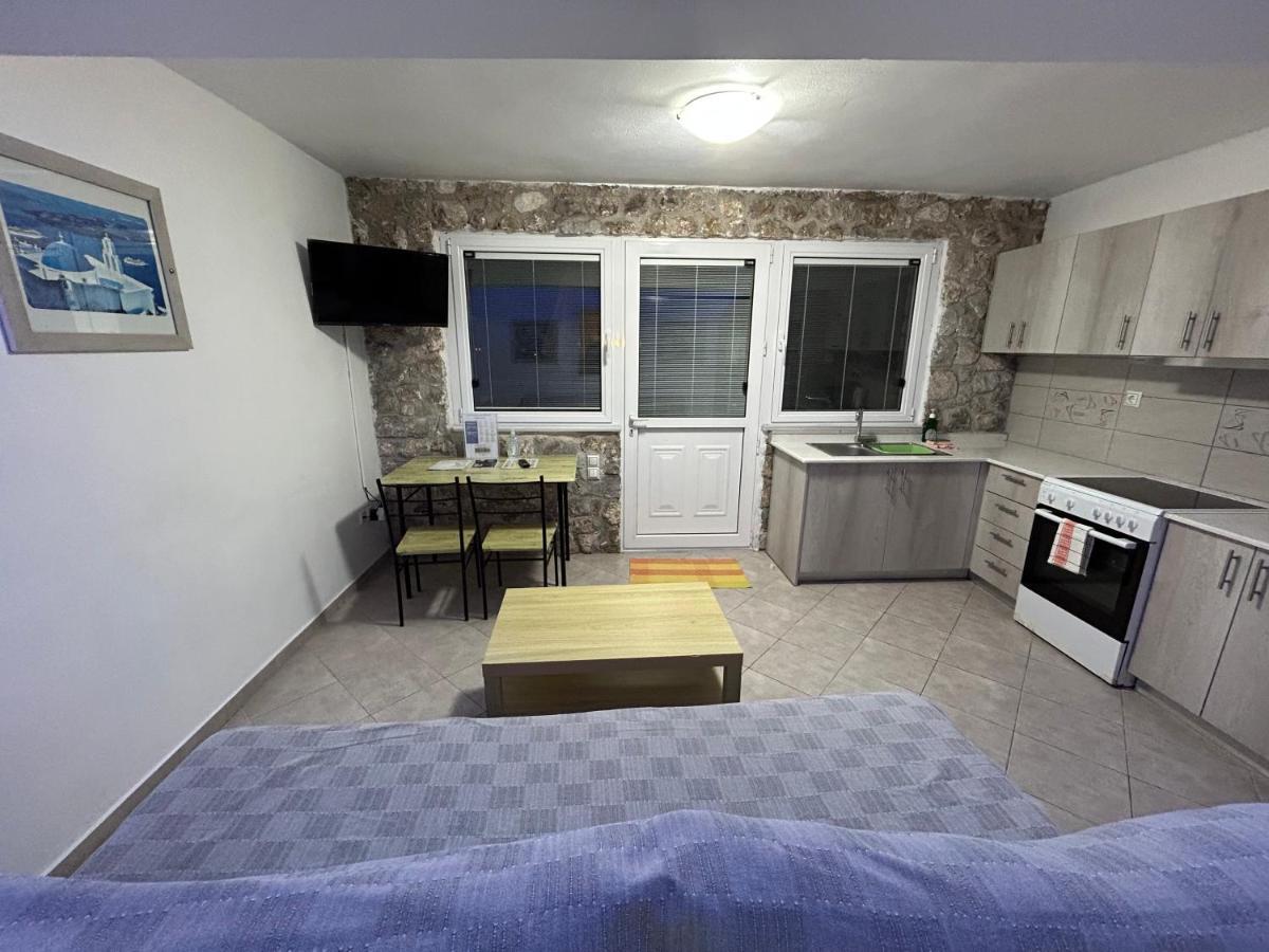 Aroma Cavas Apartment Pyrgos Kallistis Luaran gambar